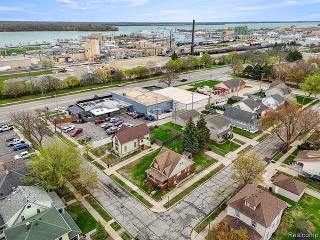 93 Perry Place, Wyandotte, MI 48192
