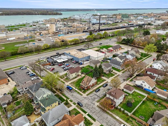 93 Perry Place, Wyandotte, MI 48192