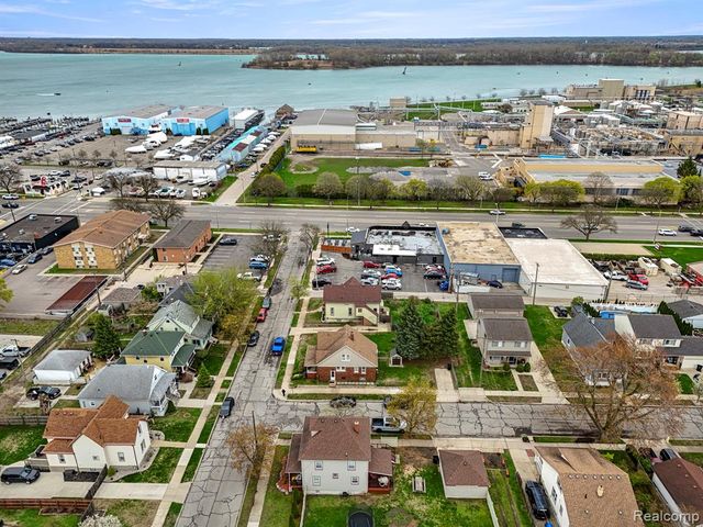 93 Perry Place, Wyandotte, MI 48192