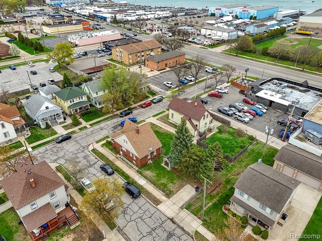 93 Perry Place, Wyandotte, MI 48192