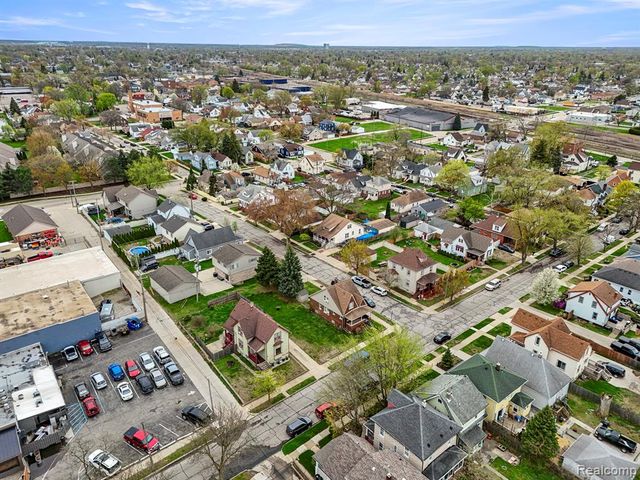 93 Perry Place, Wyandotte, MI 48192