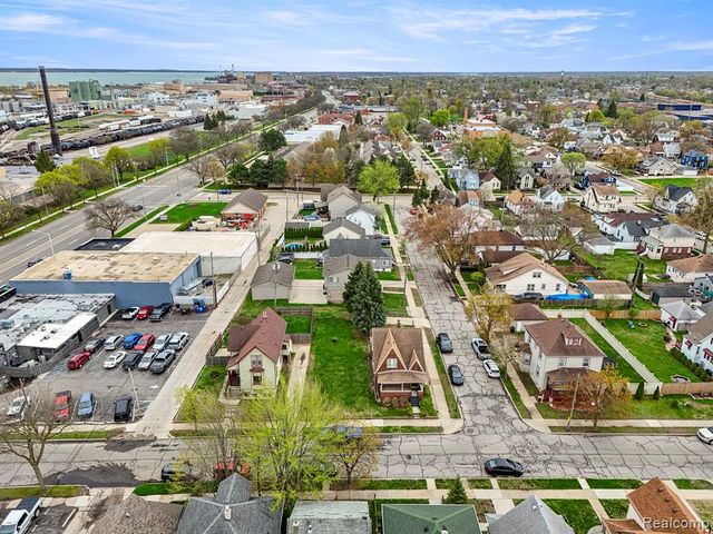 93 Perry Place, Wyandotte, MI 48192