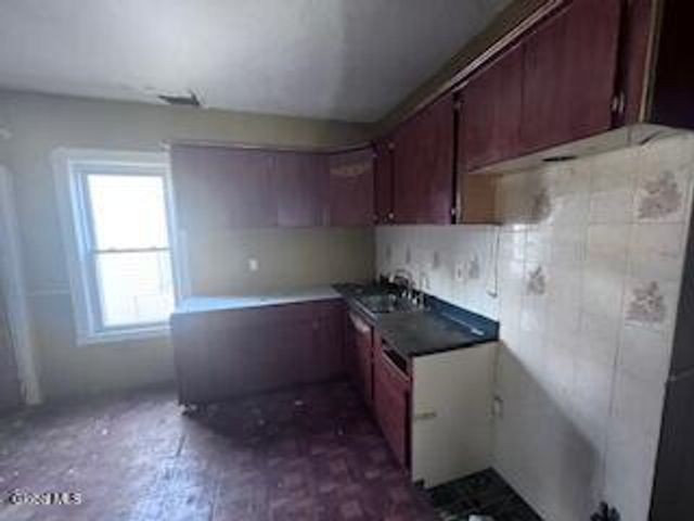 1013 Delamont Avenue, Schenectady, NY 12307