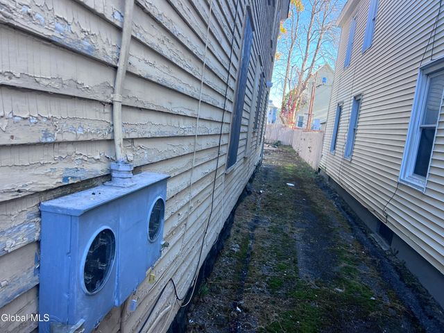 1013 Delamont Avenue, Schenectady, NY 12307