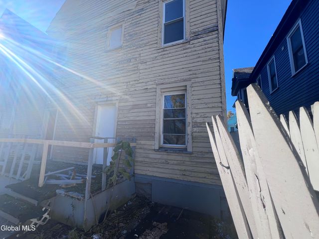 1013 Delamont Avenue, Schenectady, NY 12307