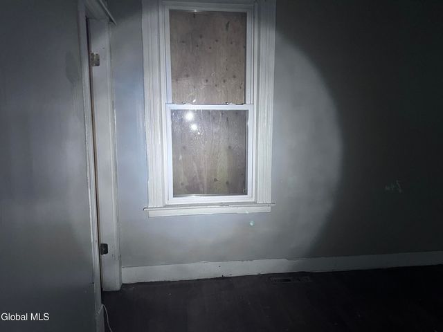 1013 Delamont Avenue, Schenectady, NY 12307