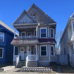 1013 Delamont Avenue, Schenectady, NY 12307
