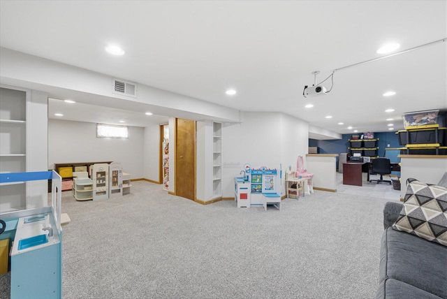 4216 S 89th STREET, Greenfield, WI 53228