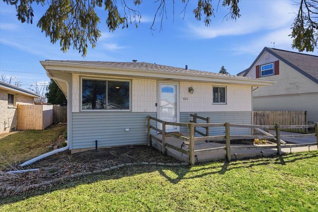 4216 S 89th STREET, Greenfield, WI 53228