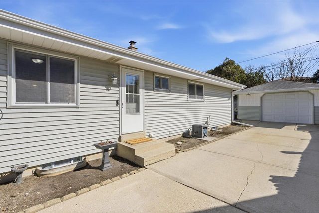 4216 S 89th STREET, Greenfield, WI 53228