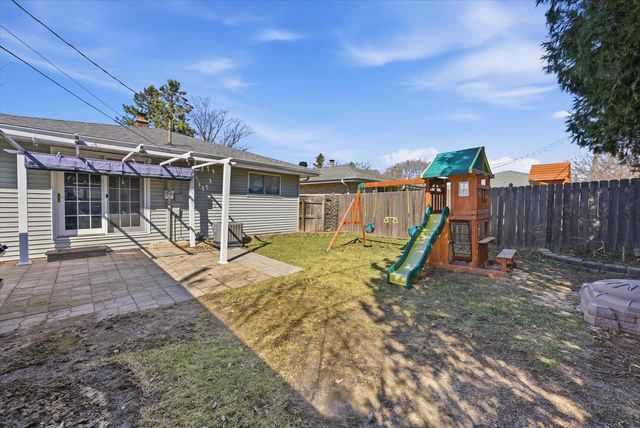 4216 S 89th STREET, Greenfield, WI 53228