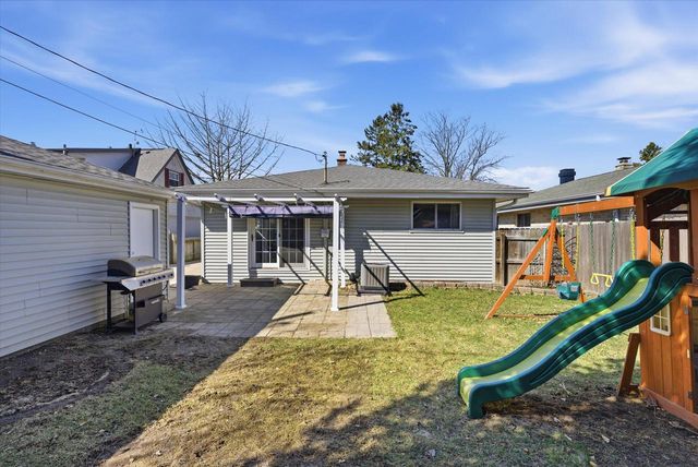 4216 S 89th STREET, Greenfield, WI 53228