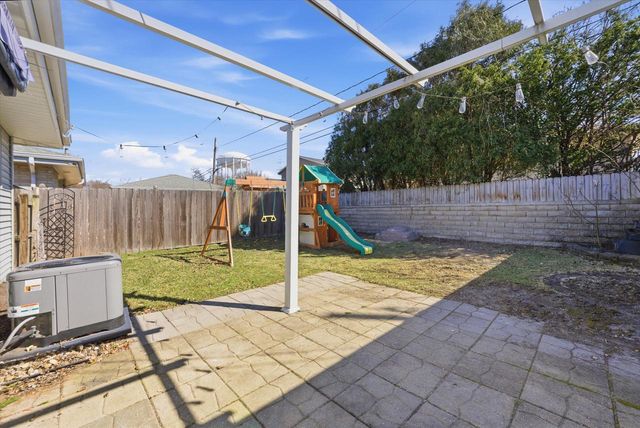 4216 S 89th STREET, Greenfield, WI 53228