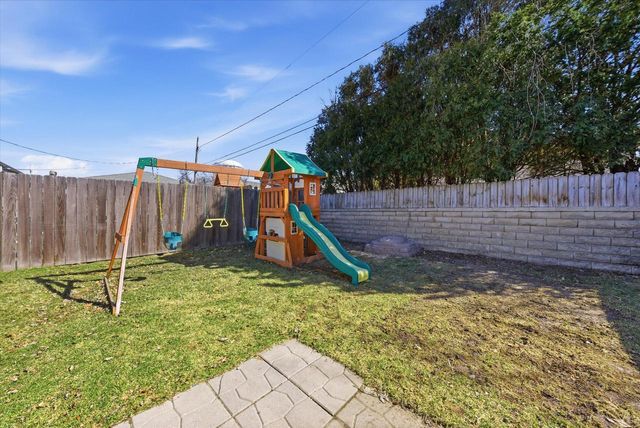 4216 S 89th STREET, Greenfield, WI 53228