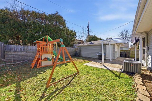 4216 S 89th STREET, Greenfield, WI 53228