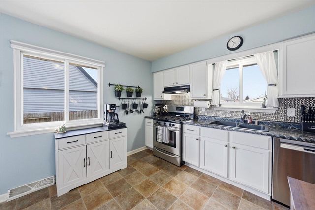 4216 S 89th STREET, Greenfield, WI 53228