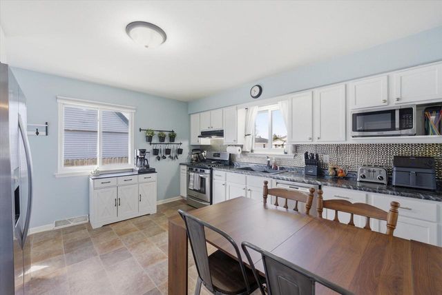 4216 S 89th STREET, Greenfield, WI 53228