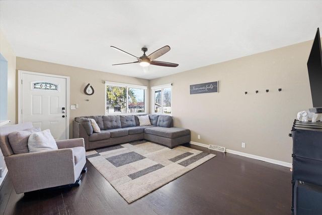 4216 S 89th STREET, Greenfield, WI 53228