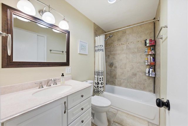 4216 S 89th STREET, Greenfield, WI 53228