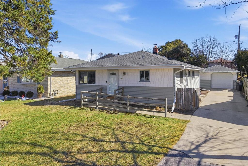 4216 S 89th STREET, Greenfield, WI 53228