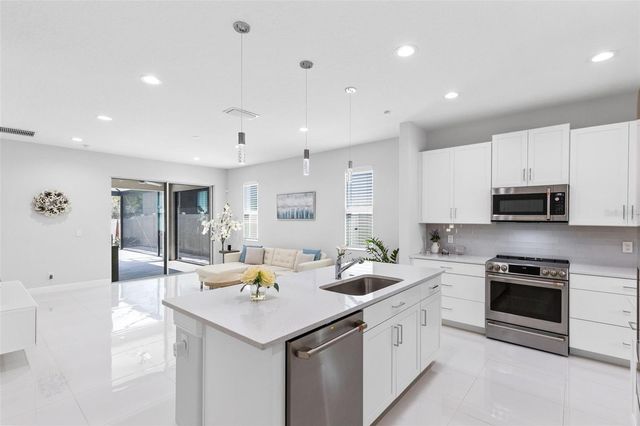 9482 OGLETHORPE DRIVE, Groveland, FL 34736