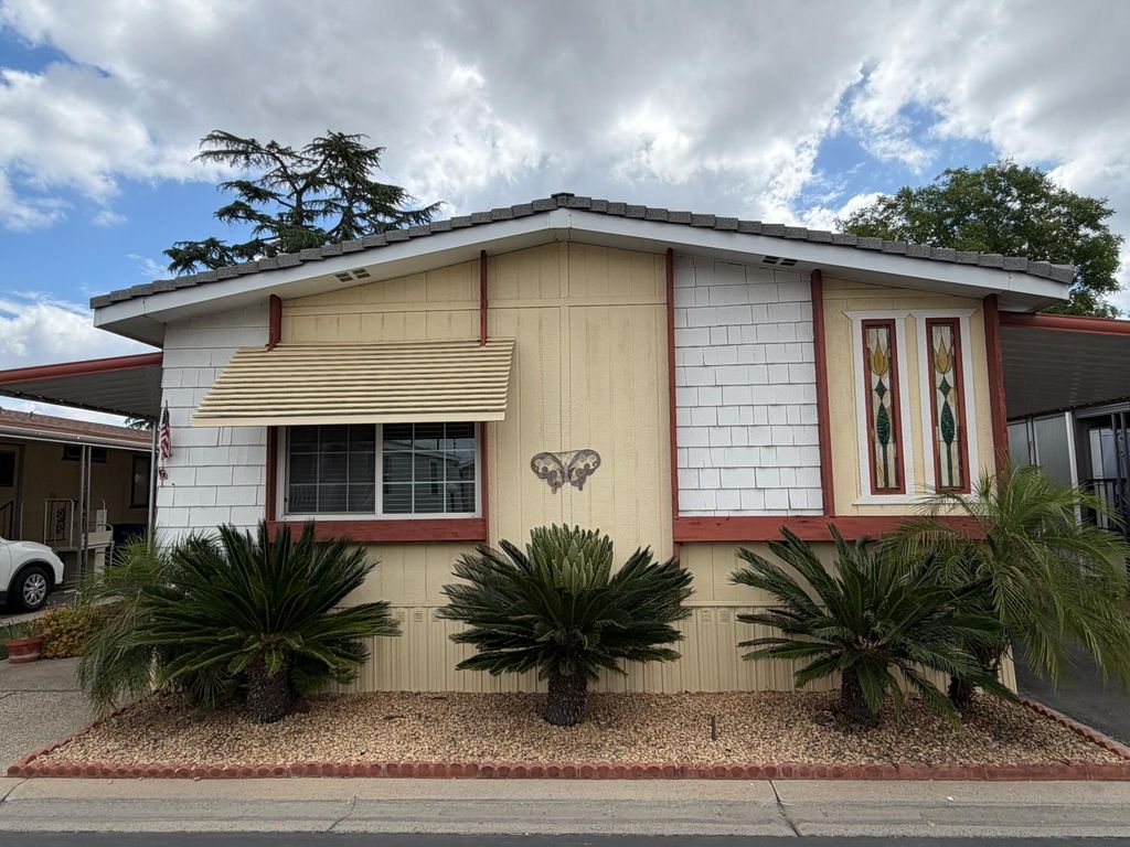 Image 1 of property listing at 2706 W Ashlan Avenue # 306, Fresno, CA 93705