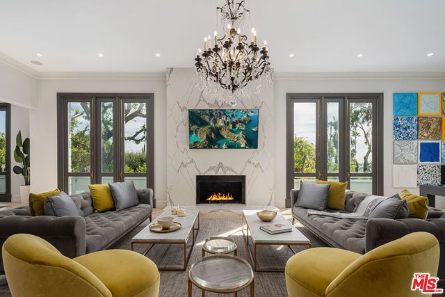 402 Doheny Road, Beverly Hills, CA 90210