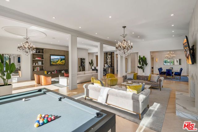 402 Doheny Road, Beverly Hills, CA 90210