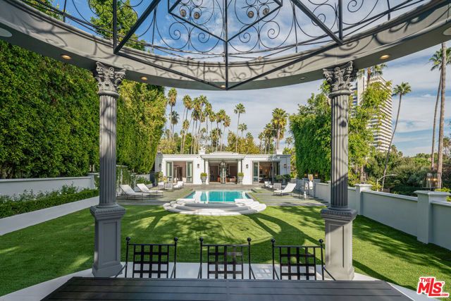 402 Doheny Road, Beverly Hills, CA 90210