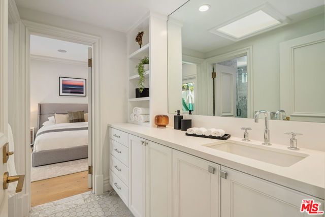 402 Doheny Road, Beverly Hills, CA 90210