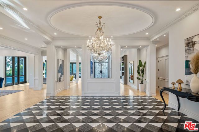 402 Doheny Road, Beverly Hills, CA 90210