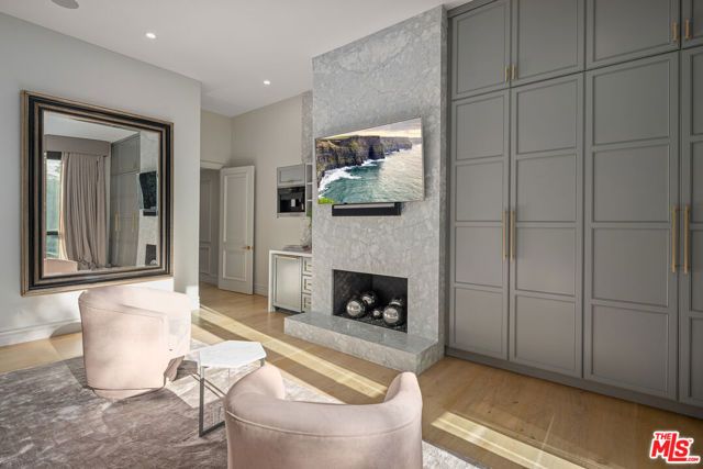 402 Doheny Road, Beverly Hills, CA 90210