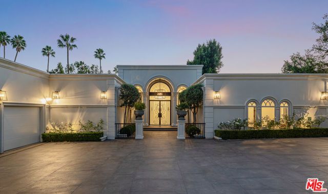 402 Doheny Road, Beverly Hills, CA 90210