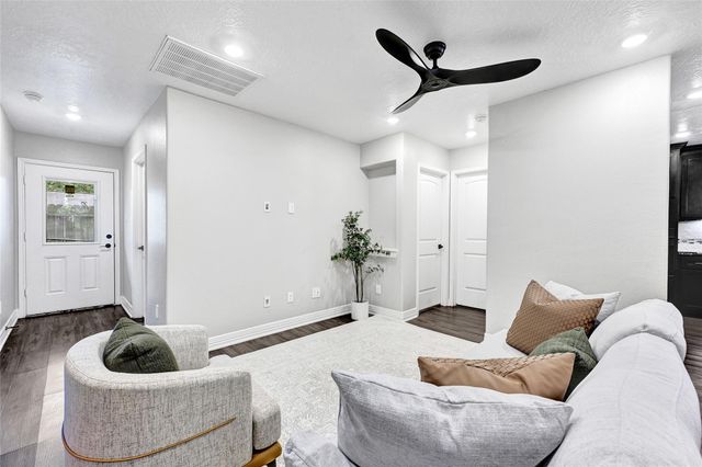 1811 Oriole Drive, League City, TX 77573