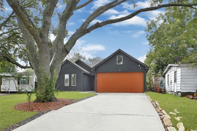 1811 Oriole Drive, League City, TX 77573