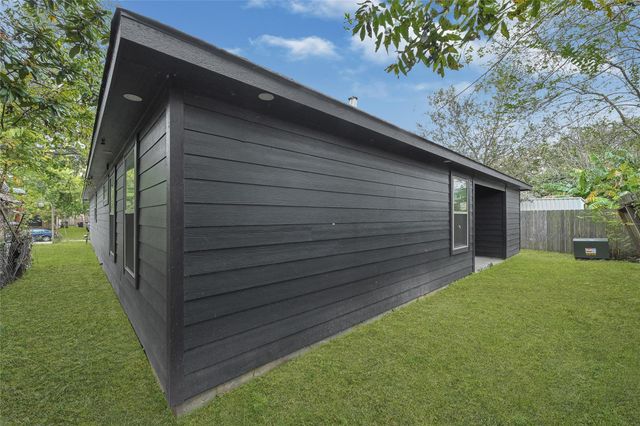 1811 Oriole Drive, League City, TX 77573