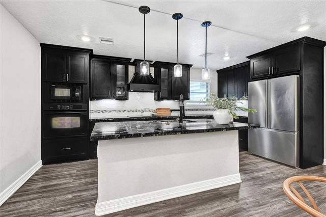 1811 Oriole Drive, League City, TX 77573