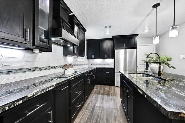 1811 Oriole Drive, League City, TX 77573