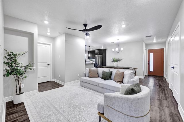 1811 Oriole Drive, League City, TX 77573