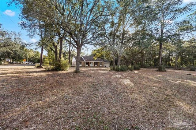 6127 Cherokee Dr, Milton, FL 32570