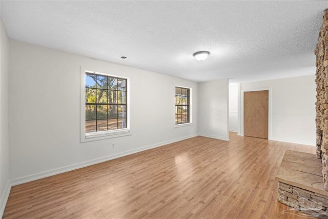 6127 Cherokee Dr, Milton, FL 32570