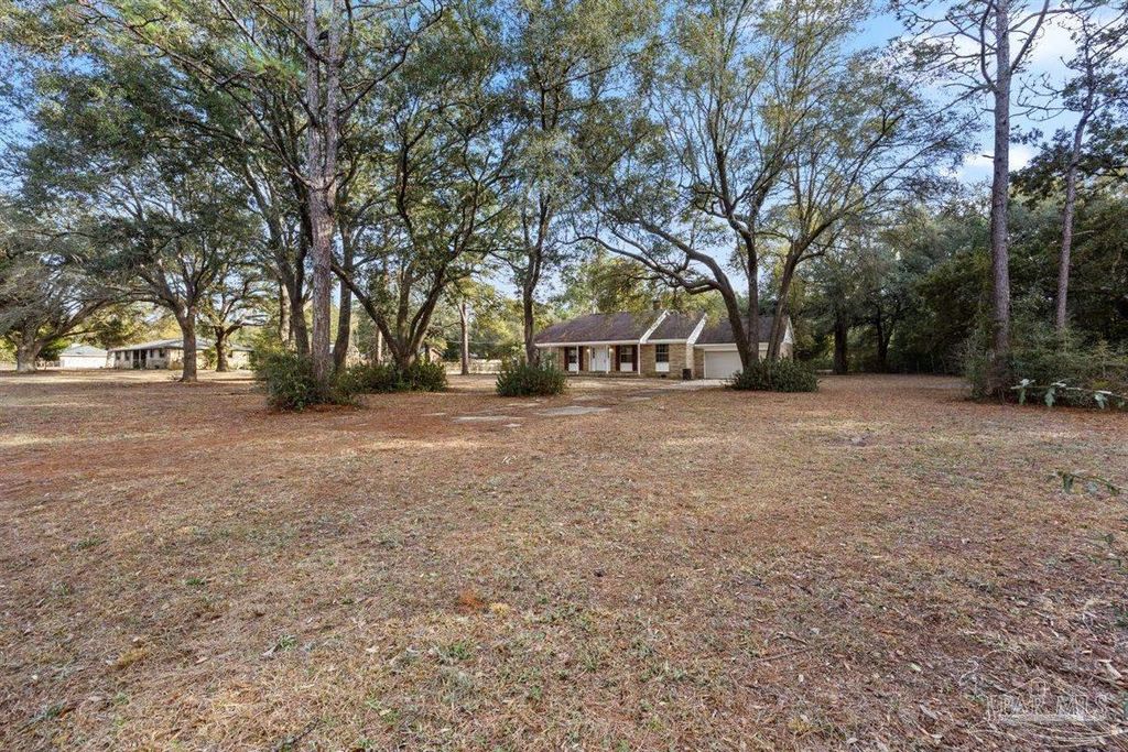 6127 Cherokee Dr, Milton, FL 32570