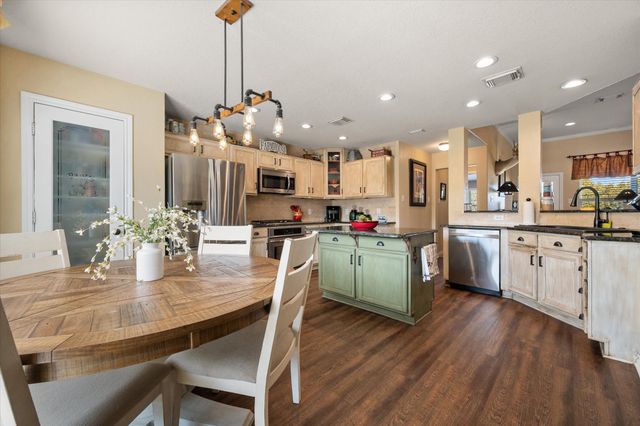 1917 Bentwater Parkway, Granbury, TX 76049