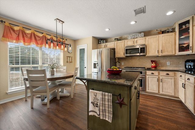 1917 Bentwater Parkway, Granbury, TX 76049