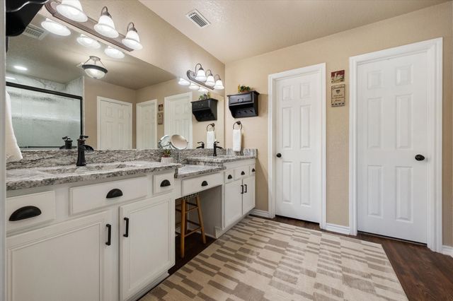 1917 Bentwater Parkway, Granbury, TX 76049