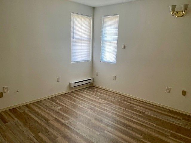 221 S Oakland Ave, Sharon, PA 16146