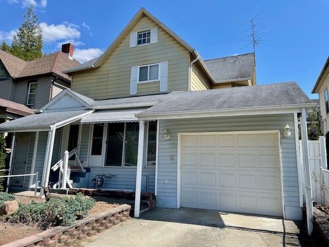 221 S Oakland Ave, Sharon, PA 16146