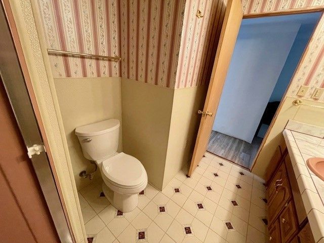 221 S Oakland Ave, Sharon, PA 16146