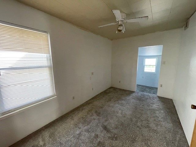 221 S Oakland Ave, Sharon, PA 16146