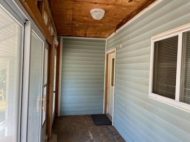 221 S Oakland Ave, Sharon, PA 16146